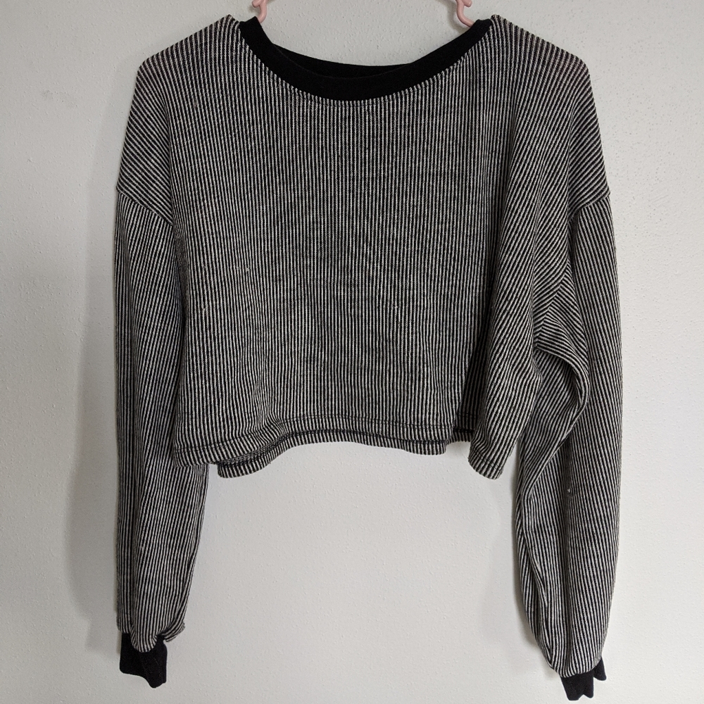 Long sleeve crop top